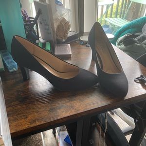 Brand New, never worn, black pumps